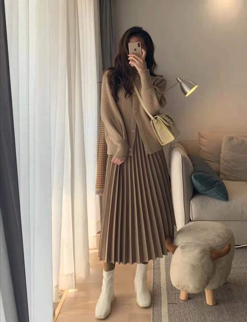 配百褶裙的上衣图片_百褶裙百搭时尚,显气质显身材 配百褶裙的上衣图片_百褶裙百搭时尚,显气质显身材