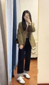 卡其色直筒裤配什么颜色上衣_卡其直筒裤 百搭神器，轻松穿出时尚感