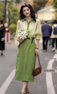 绿色裙子配什么颜色外套_绿裙配蓝白红黑外套，风格多变超时尚！