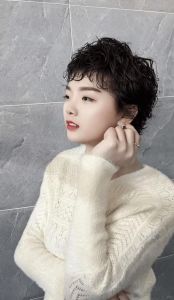 乱烫发型图片女短发_短发烫发方式多样，各有特色！