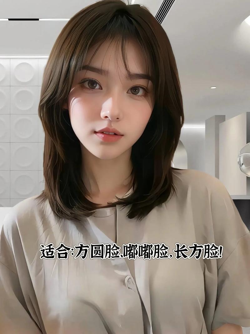 圆脸最佳发型图片_八字刘海中分长发，侧分短发蛋卷头显小脸