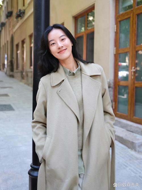 优衣库40-50岁穿衣搭配_优衣库基础款，成熟女必备百搭舒适高级感