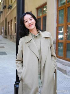 优衣库40-50岁穿衣搭配_优衣库基础款，成熟女必备百搭舒适高级感