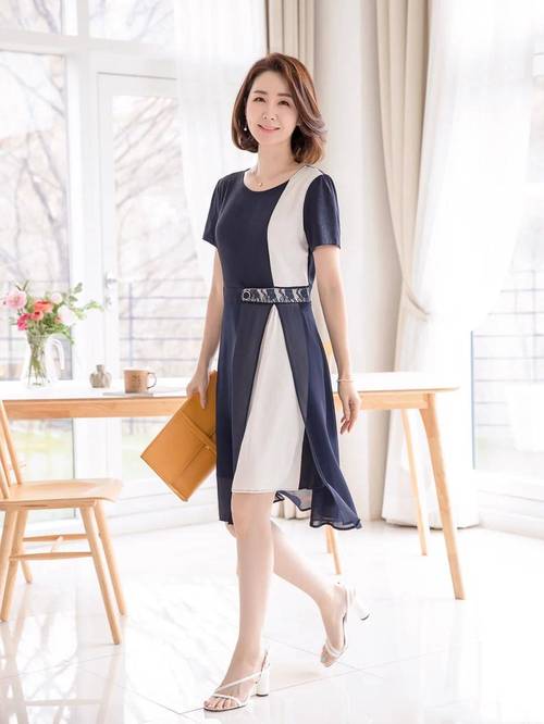 40一50岁女穿衣搭配图片_秋衣叠穿显气质，低饱和色显年轻