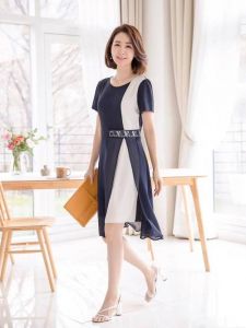 40一50岁女穿衣搭配图片_秋衣叠穿显气质，低饱和色显年轻