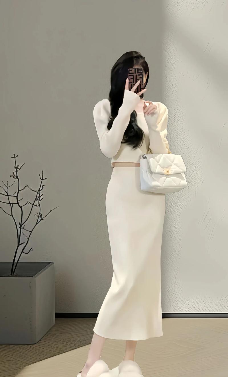 针织包臀裙搭配上衣图_秋冬气质百搭实用裙 针织包臀裙搭配上衣图_秋冬气质百搭实用裙