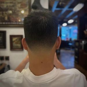 无后脑勺的6种发型_露额短发显脸小,后脑勺扁平也能美