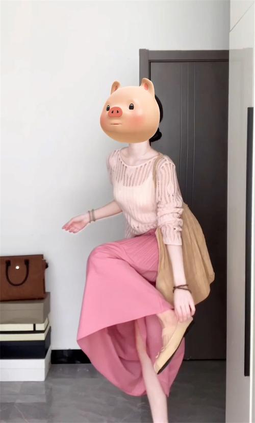 粉色上衣搭配什么半身裙_粉上衣配不同裙，优雅个性高级选对就出彩