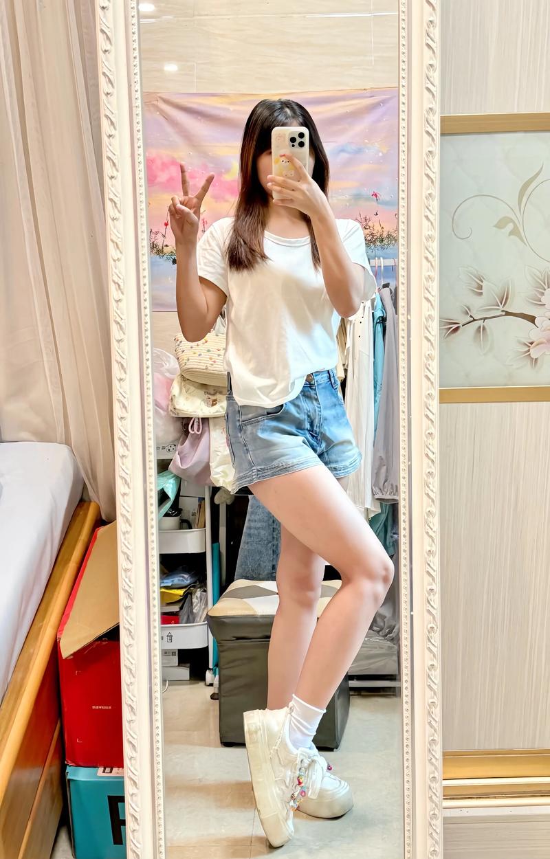 h型身材女生穿衣搭配_收腰显曲线，喇叭裤添魅力