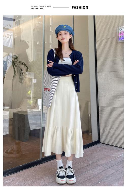 冬季百褶长裙搭配什么鞋_冬日百褶裙配短靴,时尚又保暖,显高显瘦! 冬季百褶长裙搭配什么鞋_冬日百褶裙配短靴,时尚又保暖,显高显瘦!