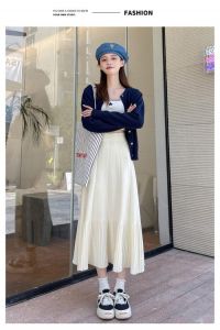 冬季百褶长裙搭配什么鞋_冬日百褶裙配短靴，时尚又保暖，显高显瘦！