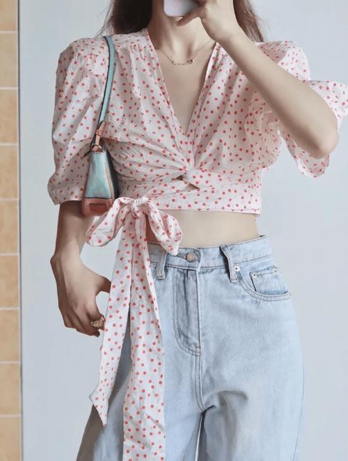 腿细腰粗肚子大穿搭裤子_高腰裤配A字裙显腿长,简约时尚! 腿细腰粗肚子大穿搭裤子_高腰裤配A字裙显腿长,简约时尚!